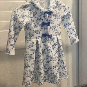 Nanette Kids blue/white coat, Size 4T, new condition.